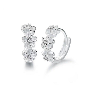 Brinco Redondo Floral em Prata