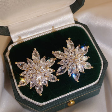 Brinco Flor de Cristais de Zircônia