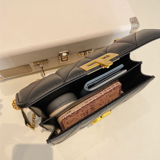 Bolsa de Ombro Detalhes Dourados