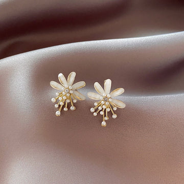 Brinco Flor com Pérolas