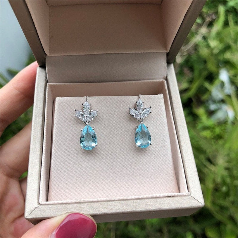 Brinco Flor com Pingente Cristal Azul