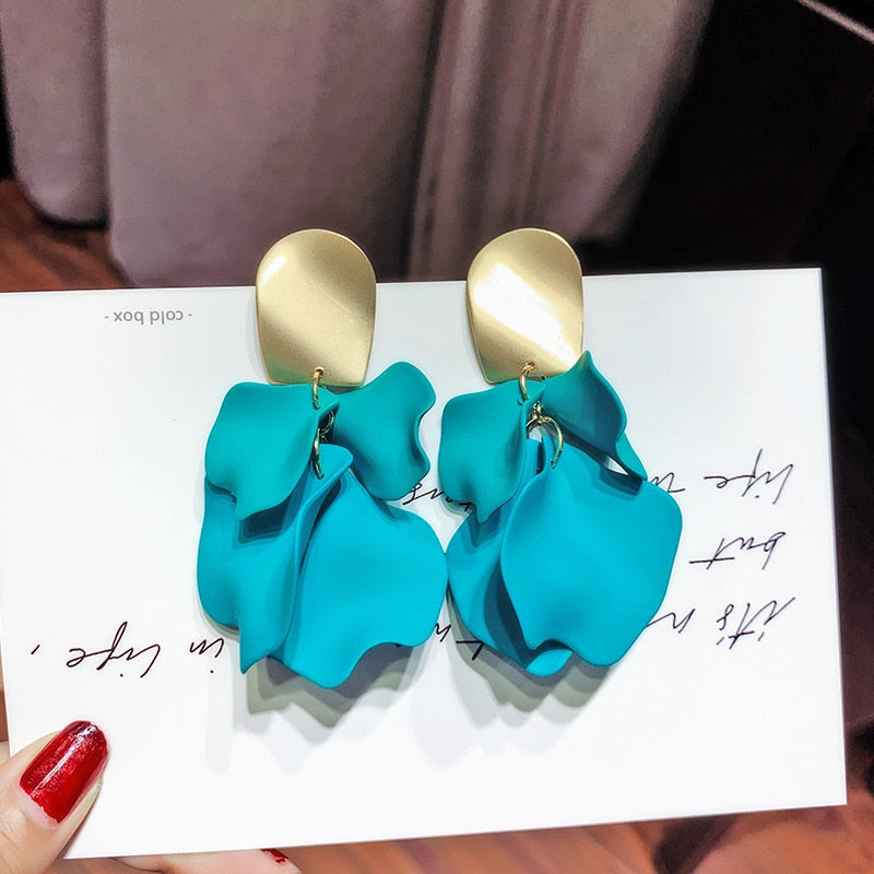 Brinco Luxury Dourado com Pétalas
