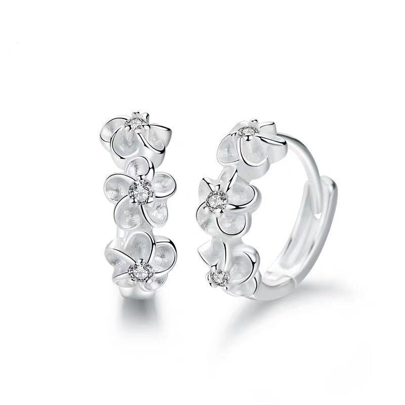 Brinco Redondo Floral em Prata