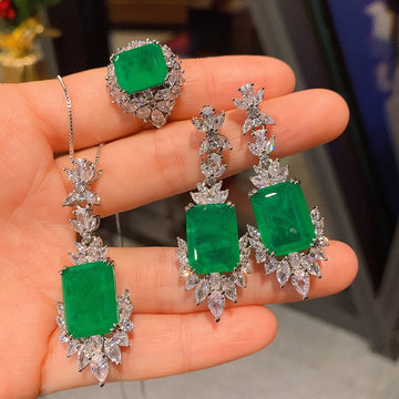 Conjunto Realeza Colar Brincos e Anel de Esmeralda