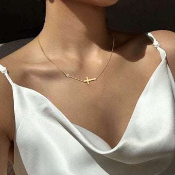 Colar com Pingente Crucifixo + Brinde