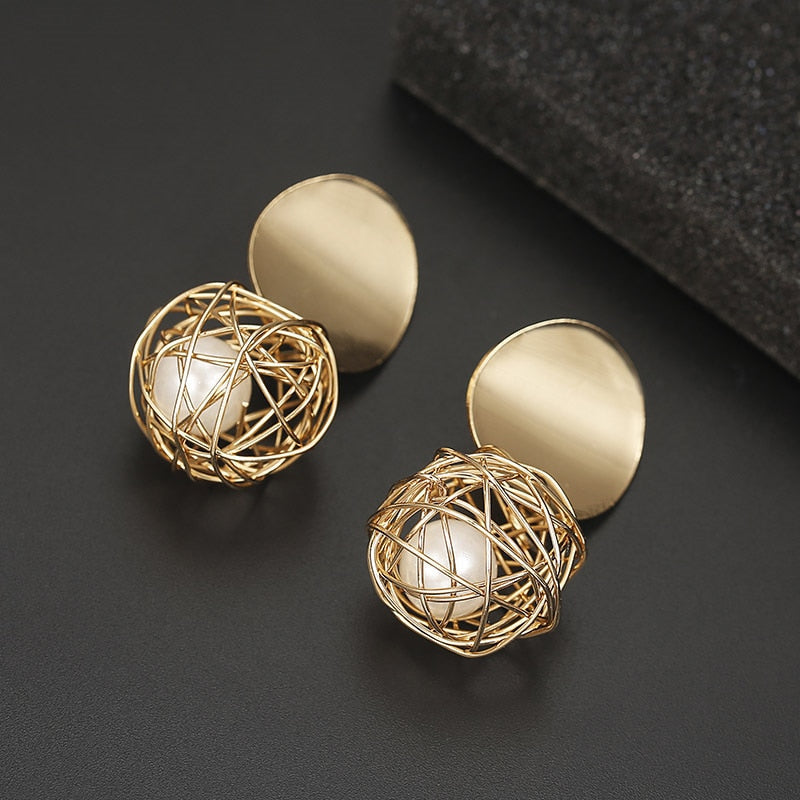 Brinco Dourado com Pérola