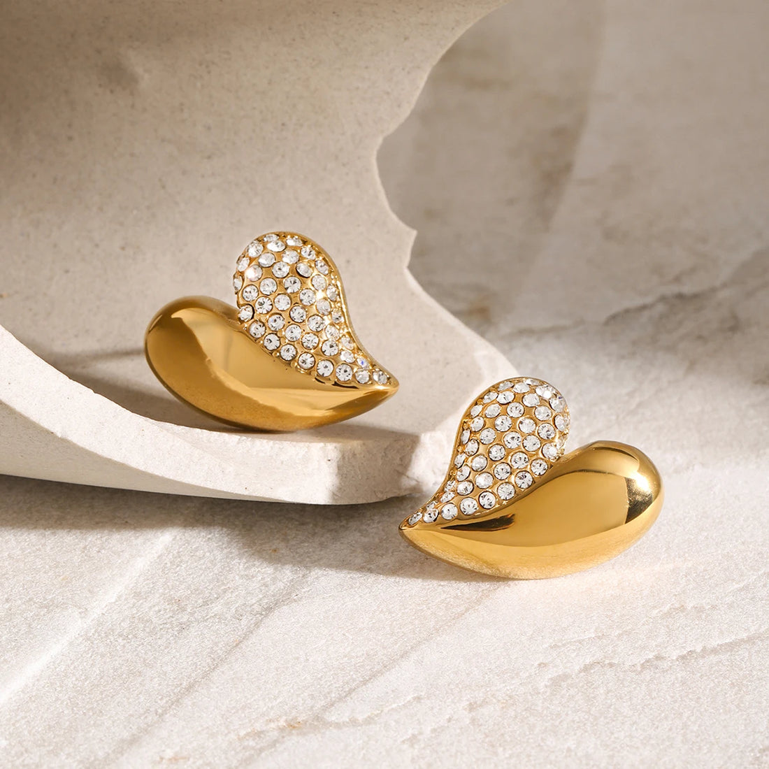 Brincos Zircônia Diamantes Detalhes em Coração 