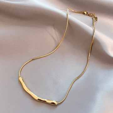 Colar Dourado Europeu