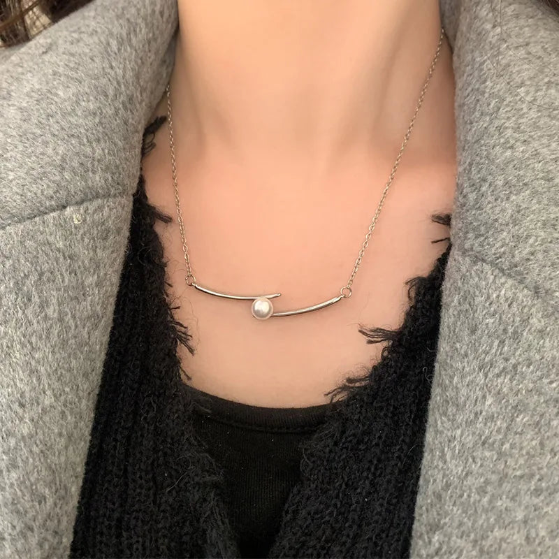 Colar Zircônia Cúbica Detalhes em Moda Minimalista Elegante