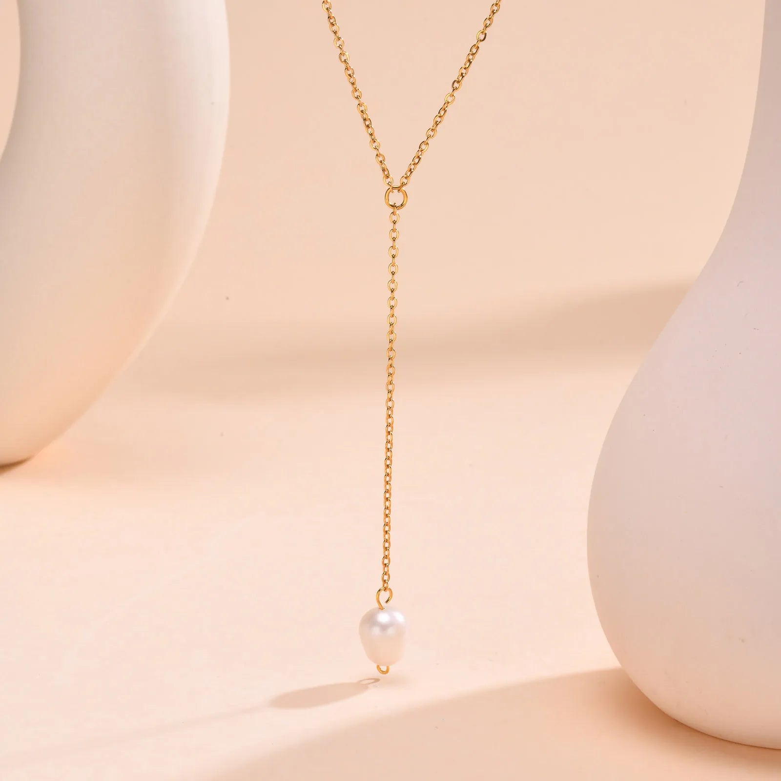 Colar de Metal Zircônia Cúbica Detalhe com pingente de barra