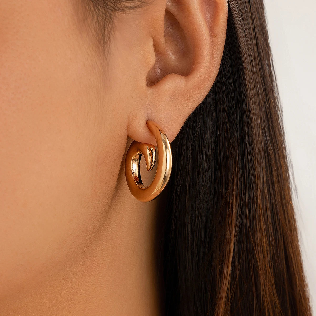 Brincos de Argola de Metal com Detalhes em Espiral