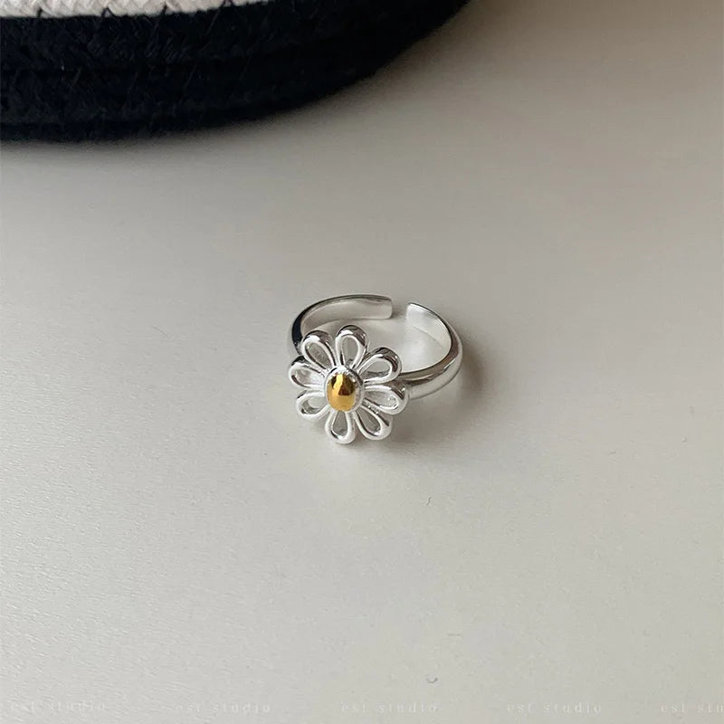 Anel Zircônia Cúbica Prata Detalhes em Flor 