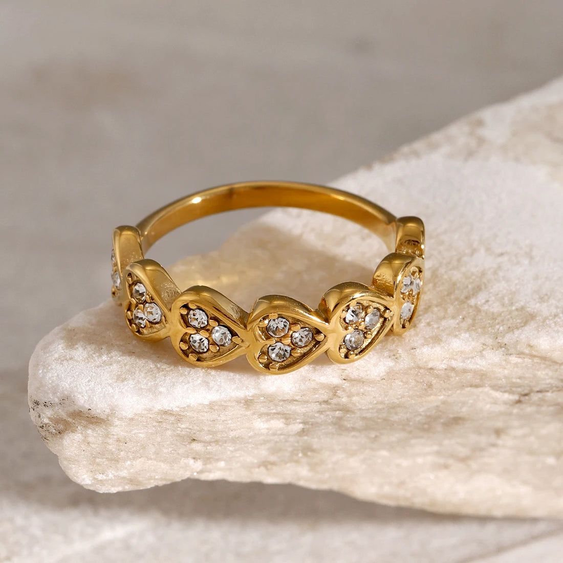Anel em Ouro 18k Detalhes em Coração