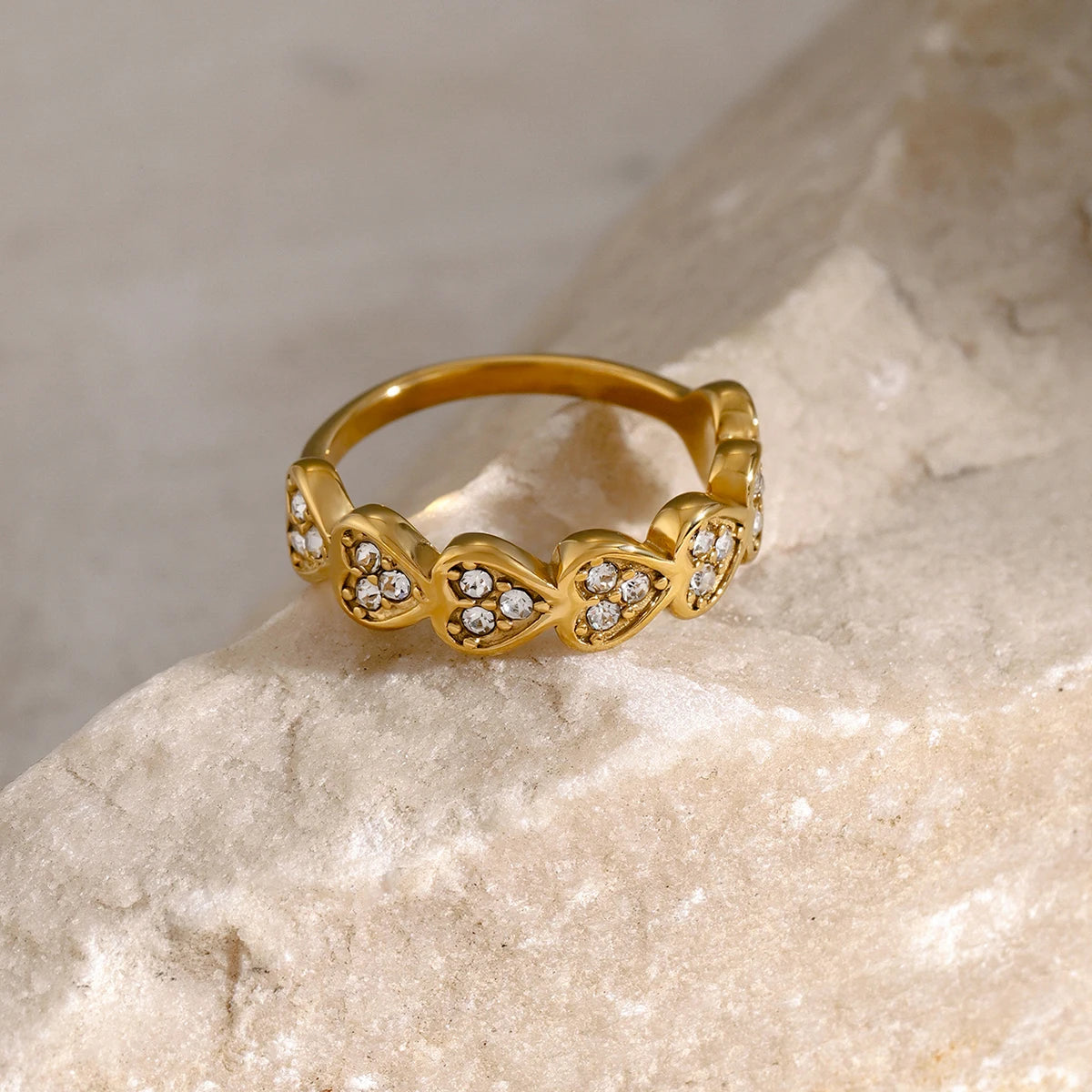 Anel em Ouro 18k Detalhes em Coração