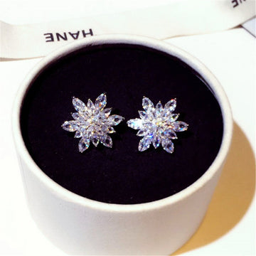 Brinco Flor de Cristais Prateado