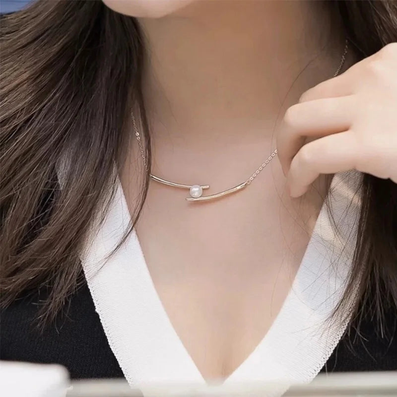 Colar Zircônia Cúbica Detalhes em Moda Minimalista Elegante