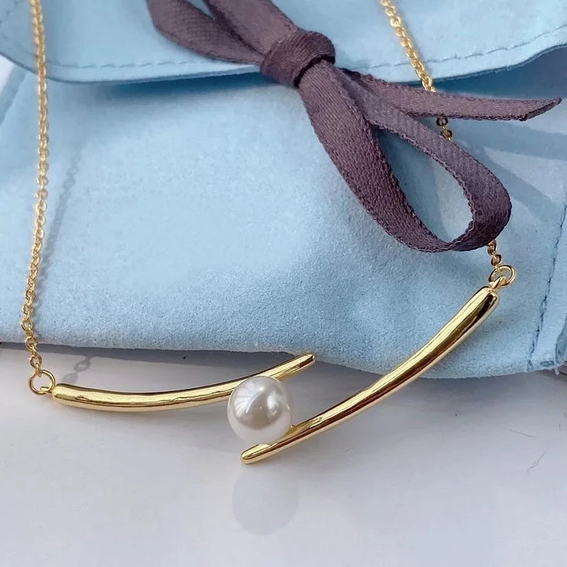 Colar Zircônia Cúbica Detalhes em Moda Minimalista Elegante