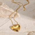 Colar Aço Inoxidável Detalhes em Pingente de Coração Dourado
