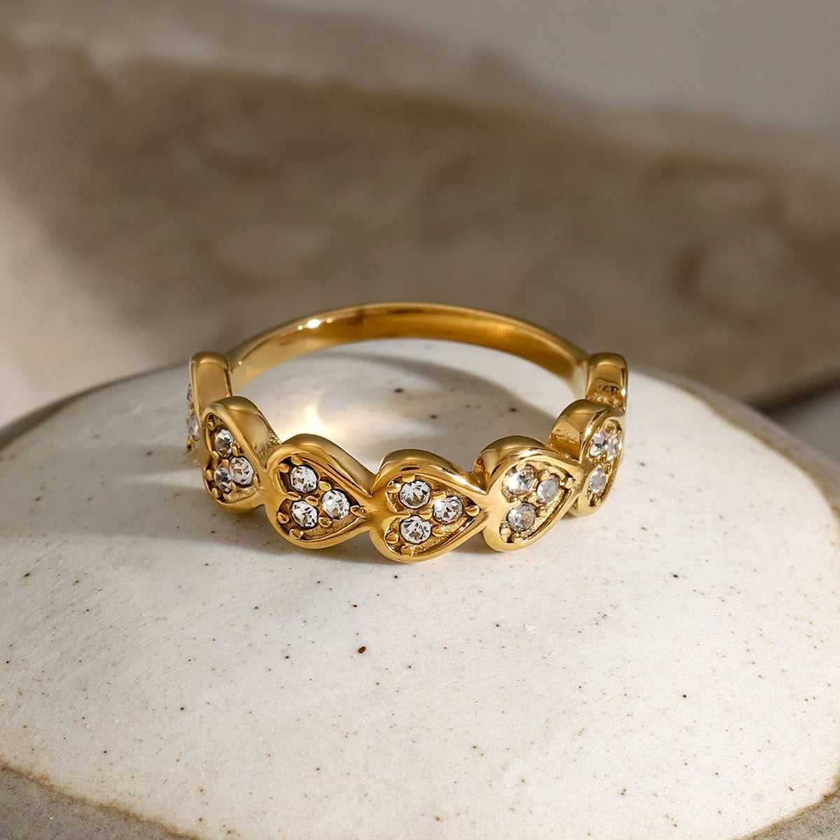 Anel em Ouro 18k Detalhes em Coração