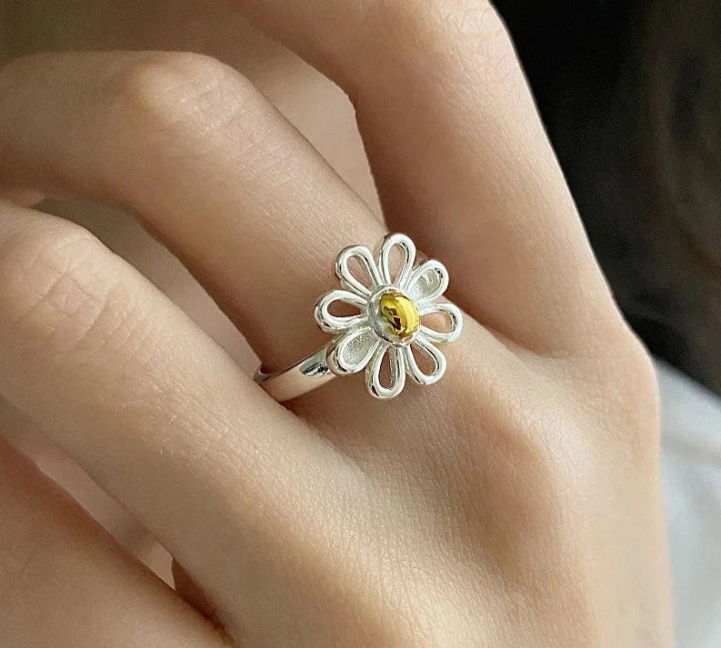 Anel Zircônia Cúbica Prata Detalhes em Flor 