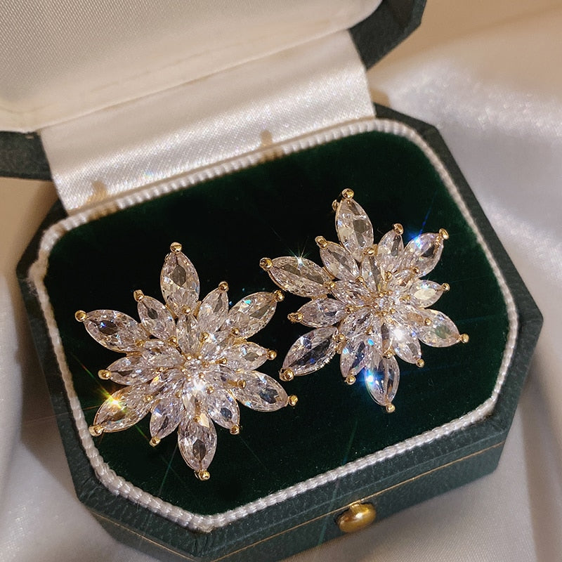 Brinco Flor de Cristais de Zircônia