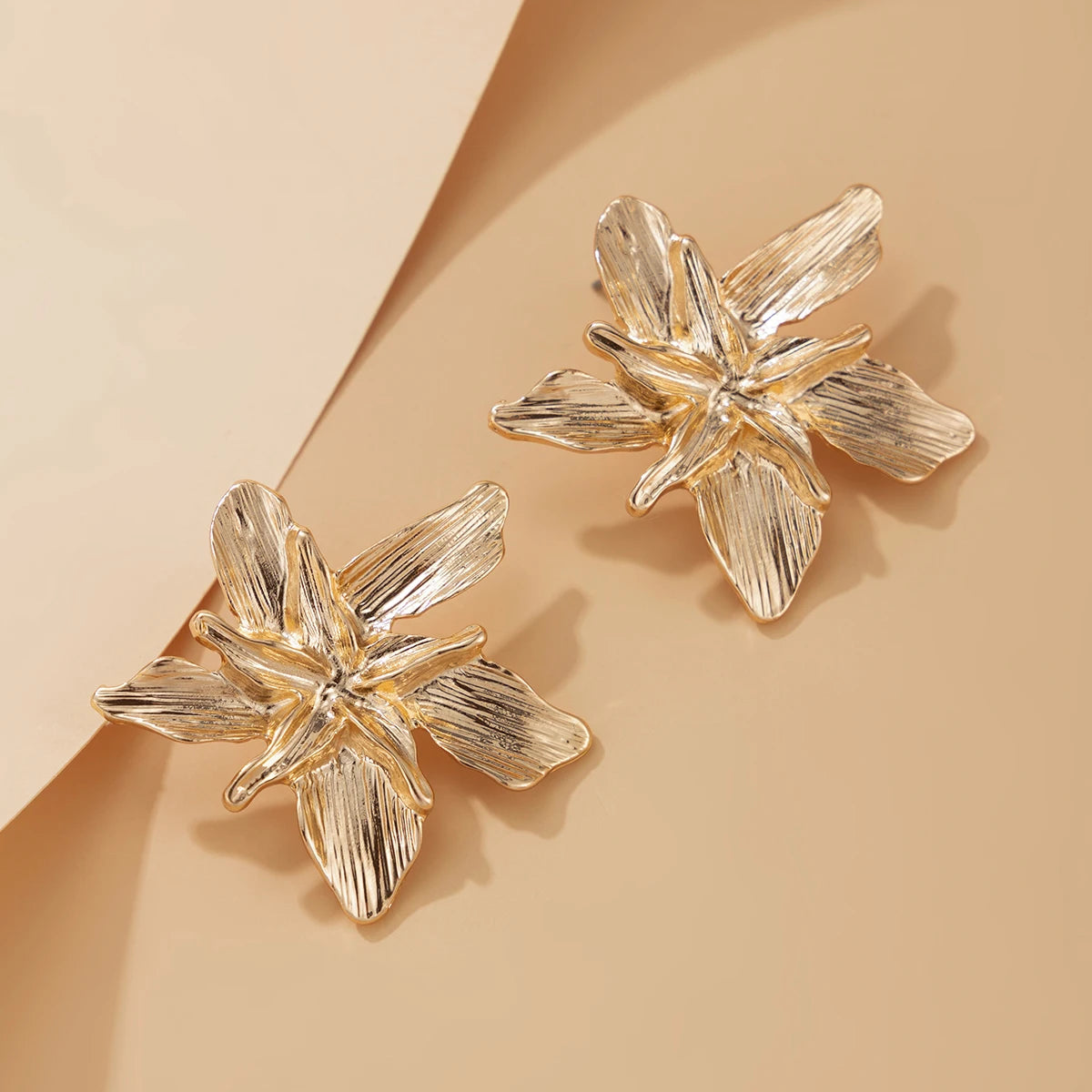 Brinco de Ouro y2k com Detalhes Pétala de Flor
