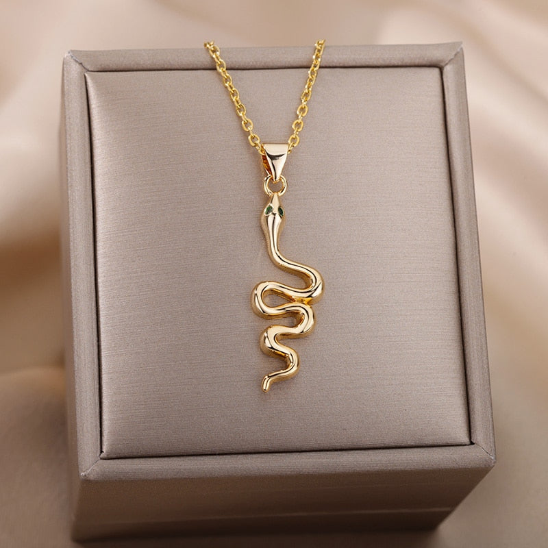 Colar com Pingente Cobra Banhado a Ouro 18k