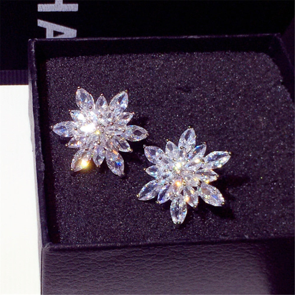 Brinco Flor de Cristais Prateado