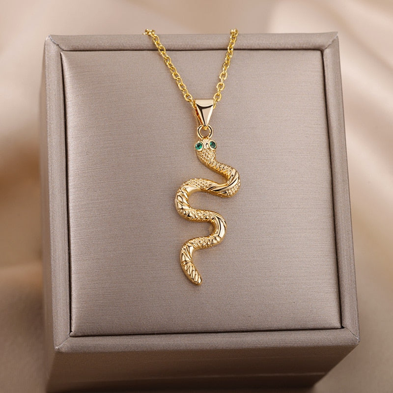 Colar com Pingente Cobra Banhado a Ouro 18k