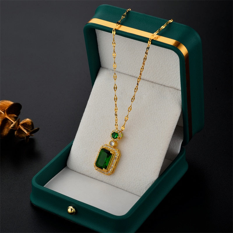 Colar com Pingente de Cristal