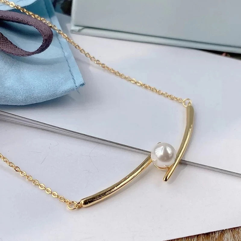Colar Zircônia Cúbica Detalhes em Moda Minimalista Elegante