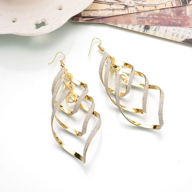 Brinco Dourado Estendido Luxury