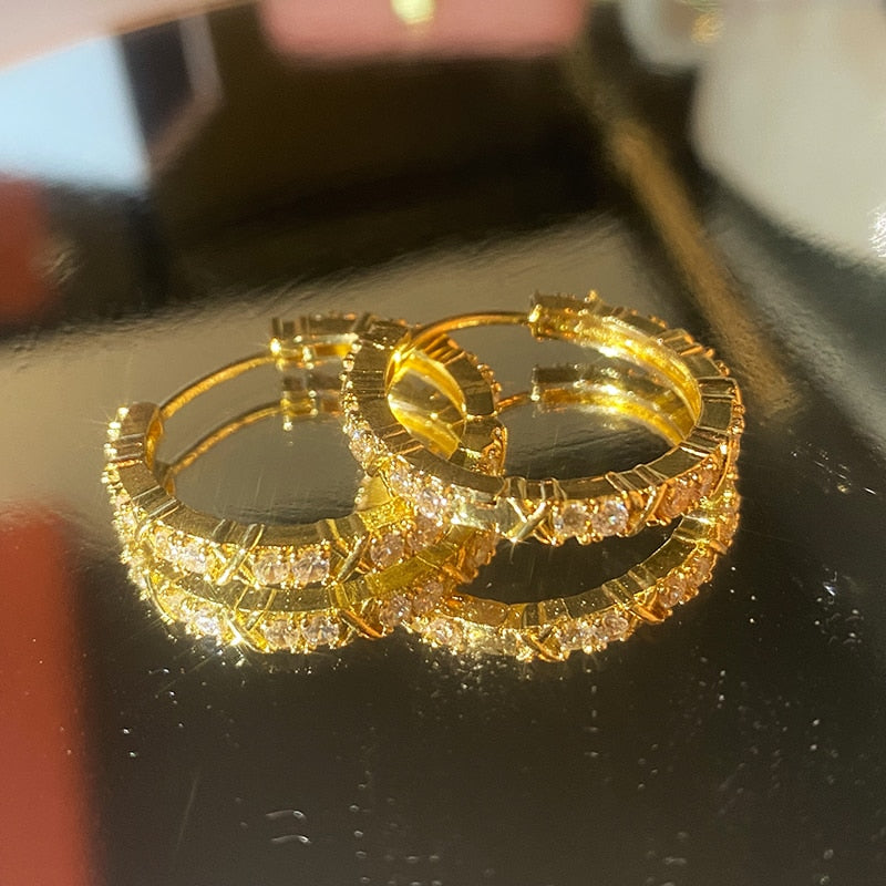 Brinco Argola Dourada Cravejada com Zircônia
