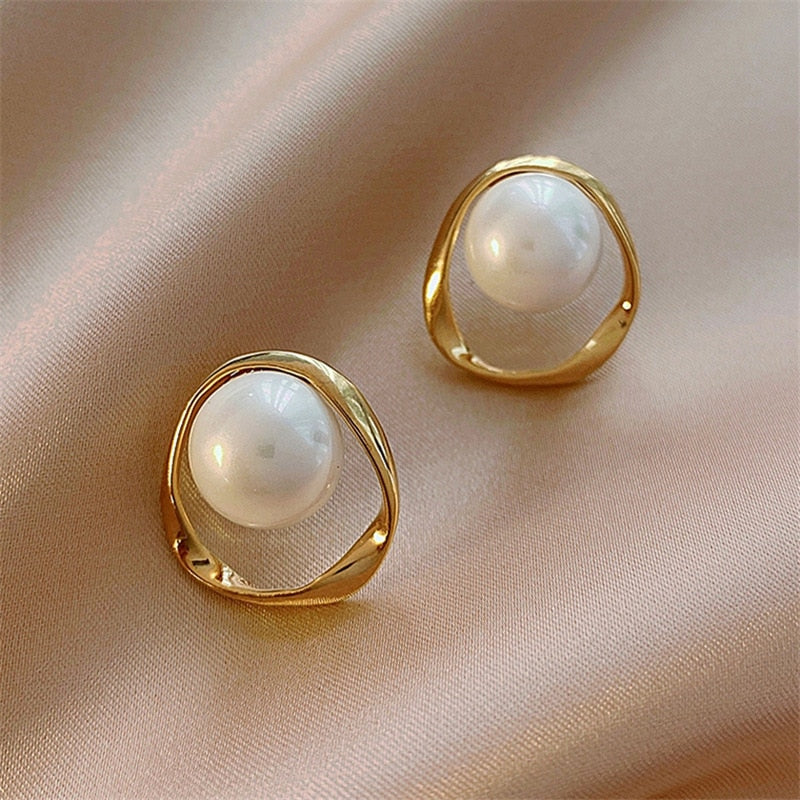 Brinco Irregular com Pérola