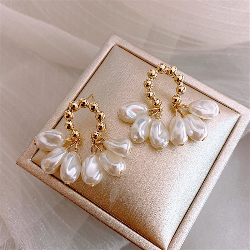 Brinco Dourado Gotas de Pérolas