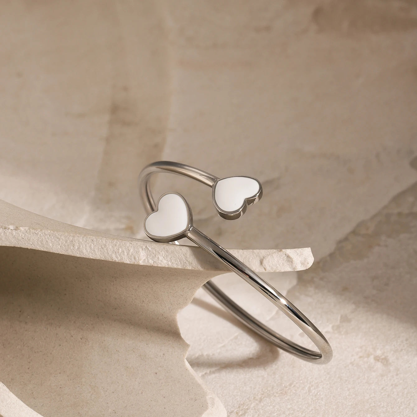 Anel Ouro 18K Detalhes em Gotejamento de Coração 