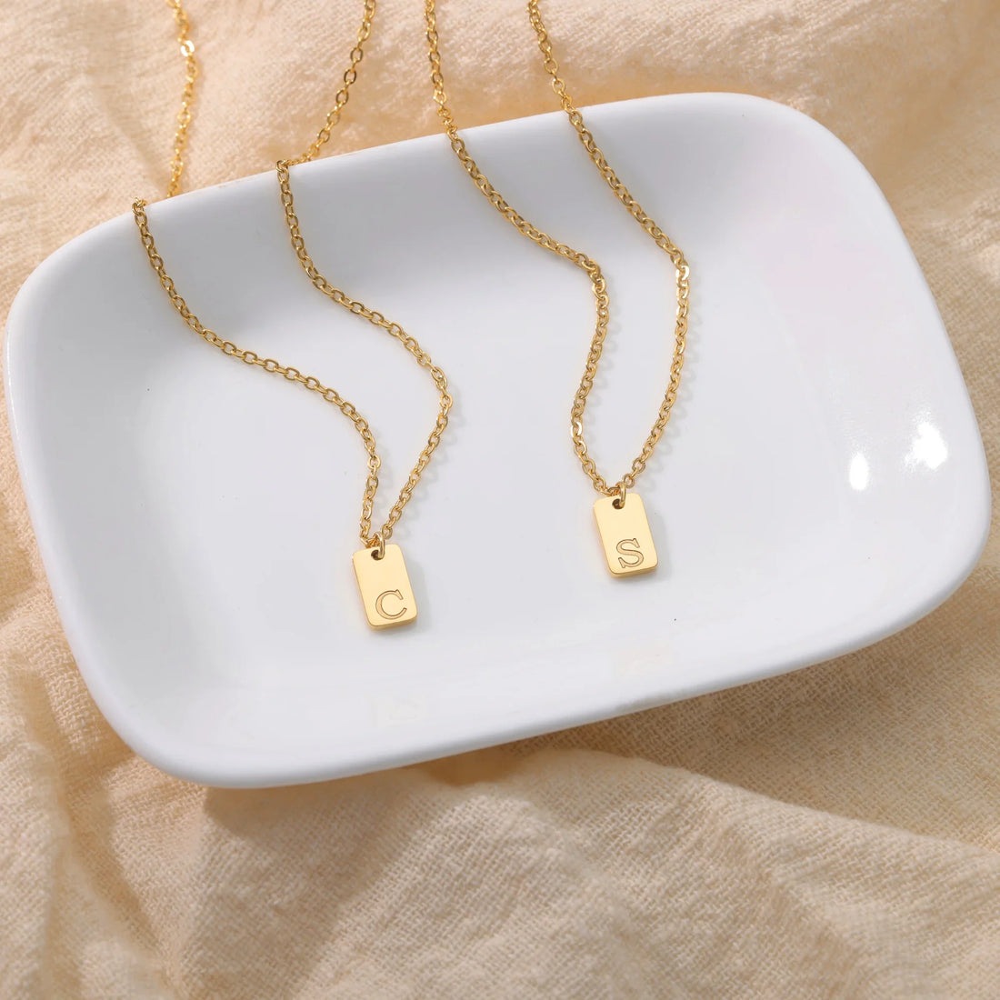 Colar com Pingente Inicial Dourado