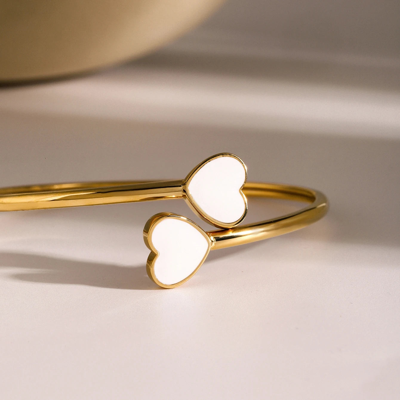 Anel Ouro 18K Detalhes em Gotejamento de Coração 