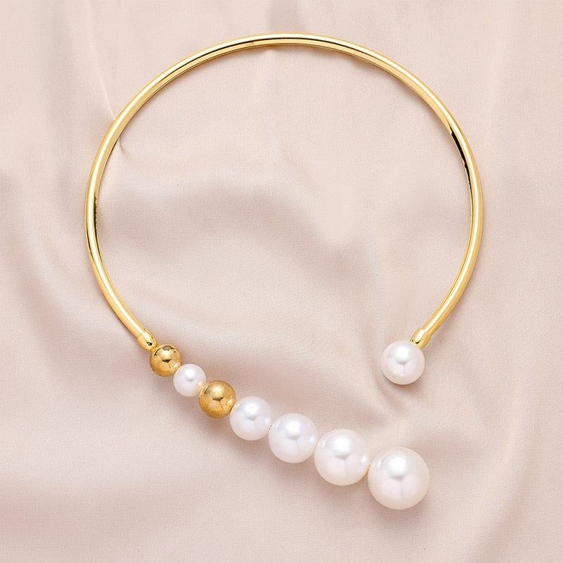 Colar Dourado com Pérolas