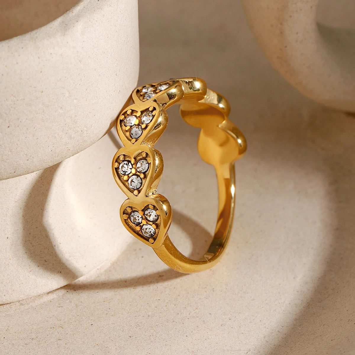 Anel em Ouro 18k Detalhes em Coração