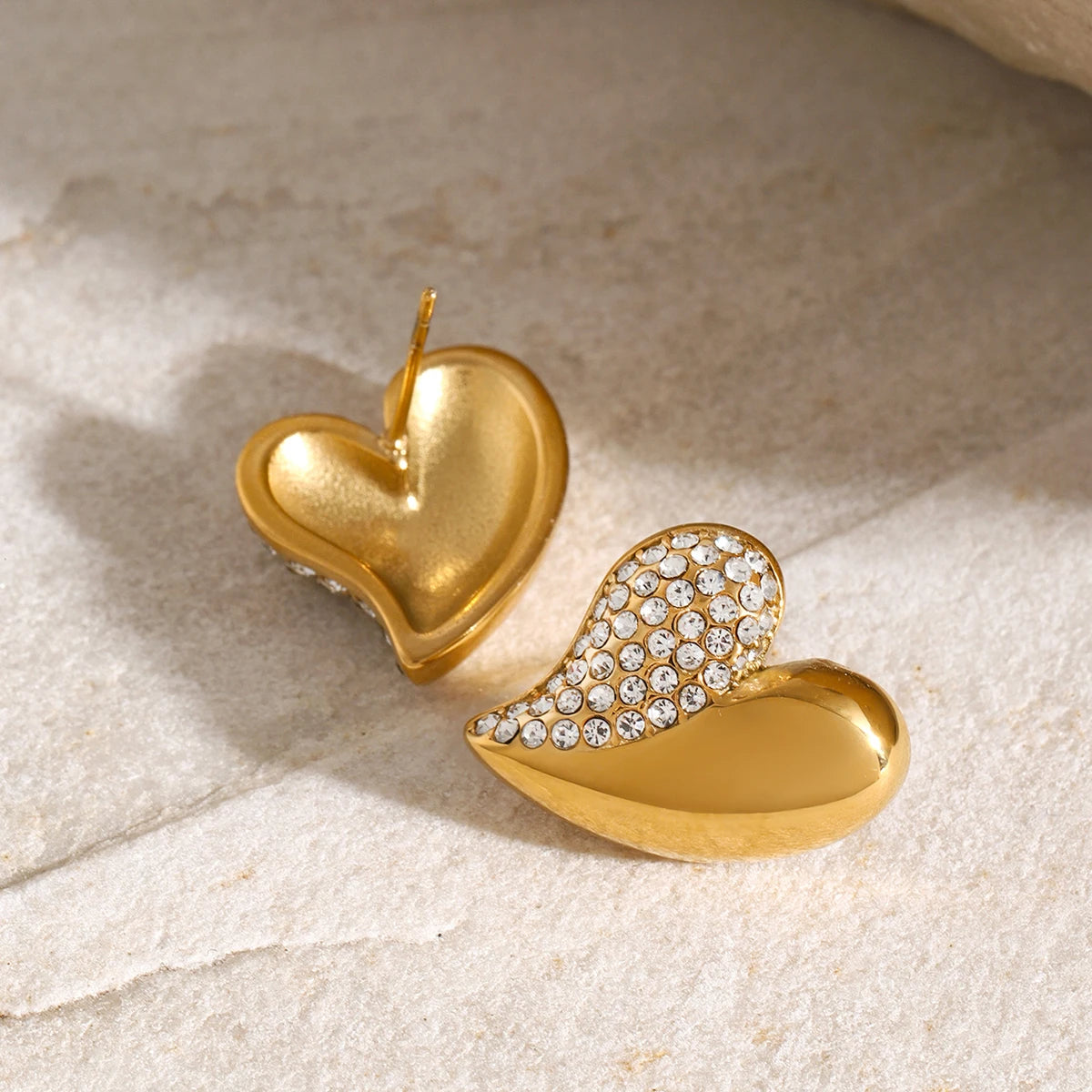 Brincos Zircônia Diamantes Detalhes em Coração 