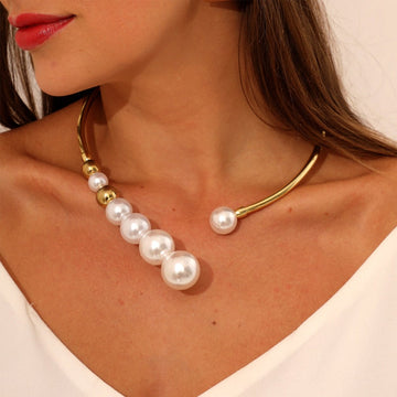 Colar Dourado com Pérolas