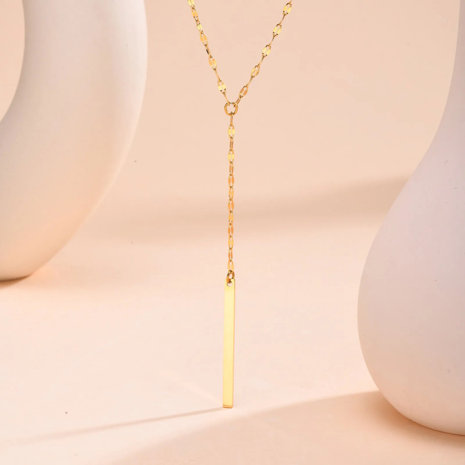 Colar de Metal Zircônia Cúbica Detalhe com pingente de barra