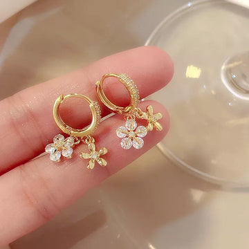 Brinco Argolinha Flor com Zircônia