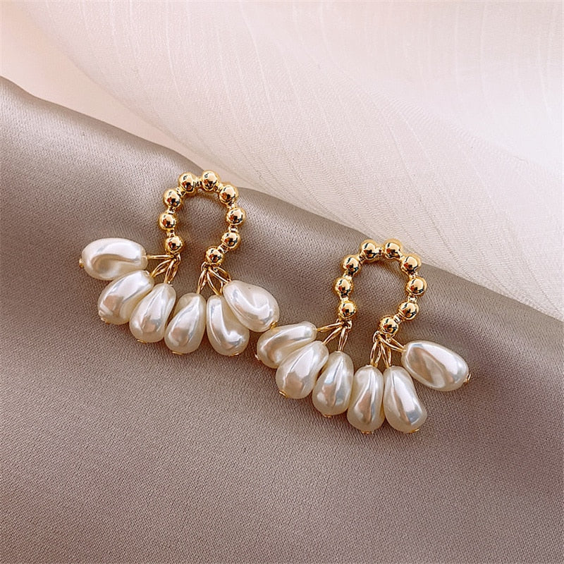 Brinco Dourado Gotas de Pérolas