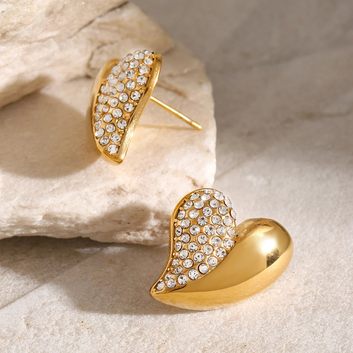 Brincos Zircônia Diamantes Detalhes em Coração 