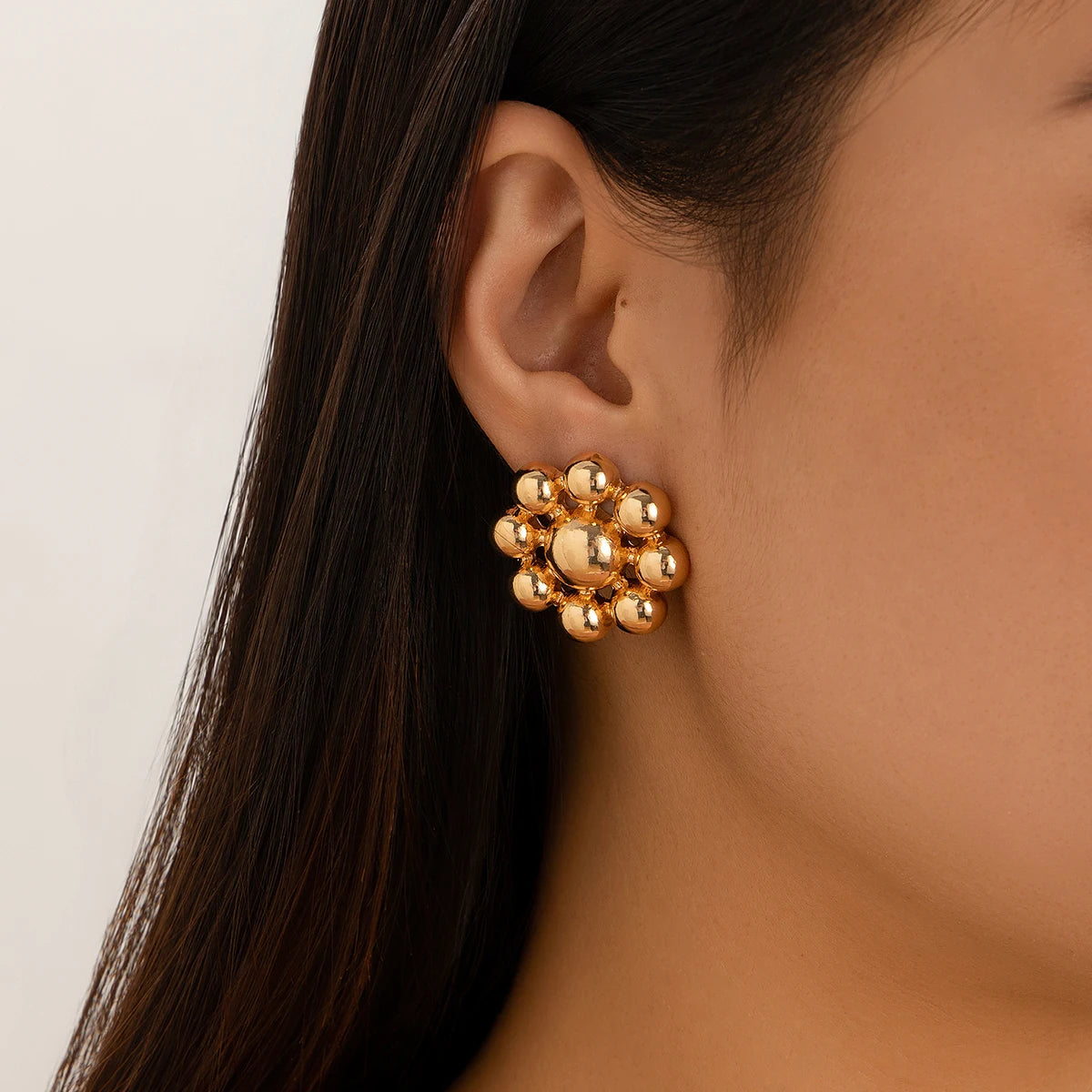 Brincos de Metal Ingemark Detalhes em Dourado