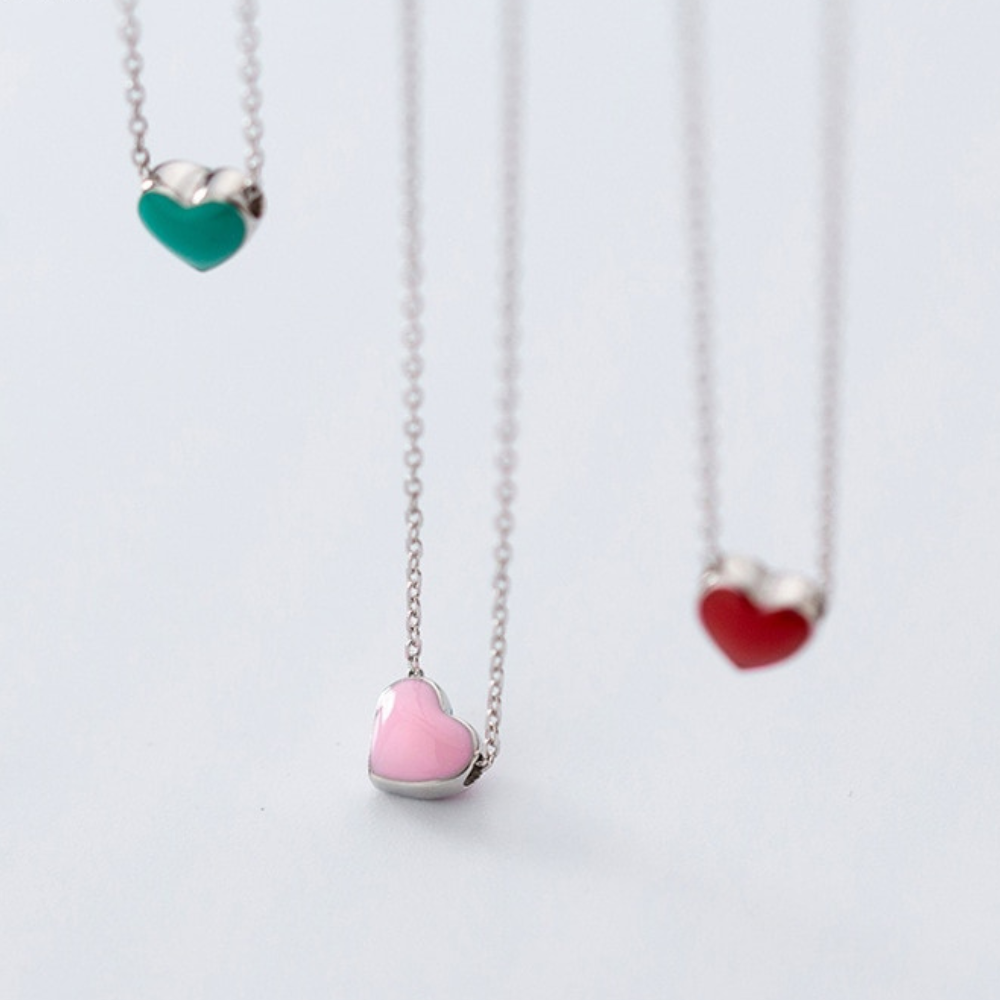 Colar com Pingente de Coração Esmaltado
