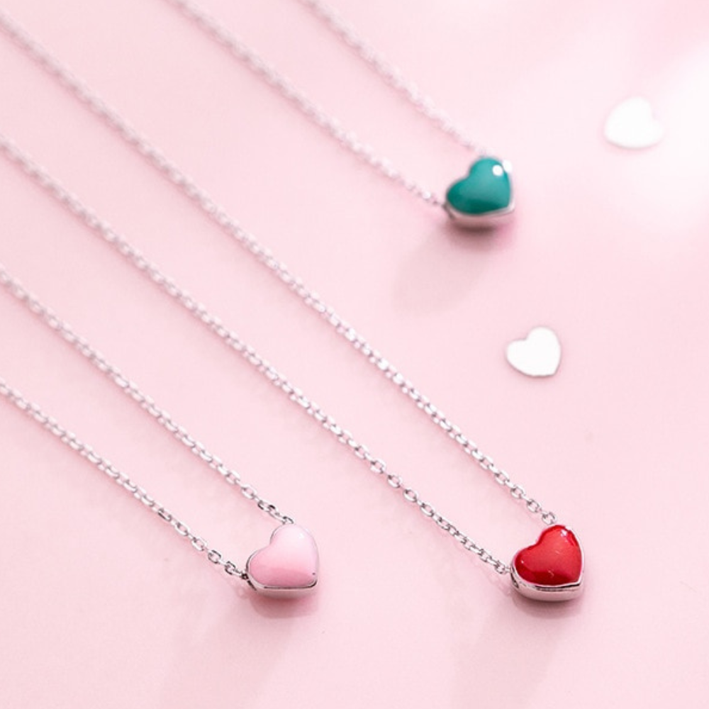 Colar com Pingente de Coração Esmaltado