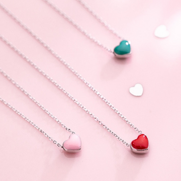Colar com Pingente de Coração Esmaltado